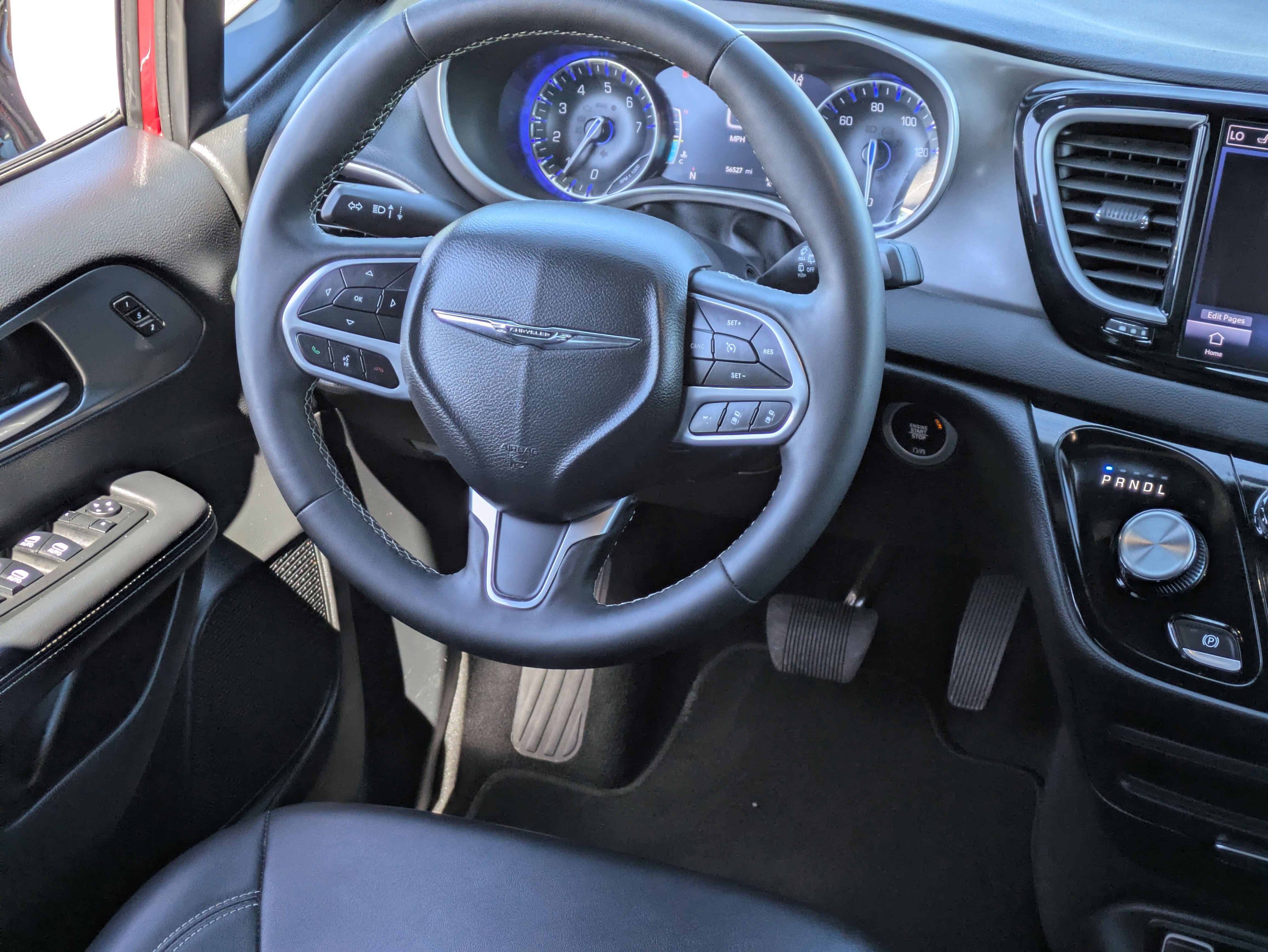 Used 2025 Chrysler Pacifica Select image 17