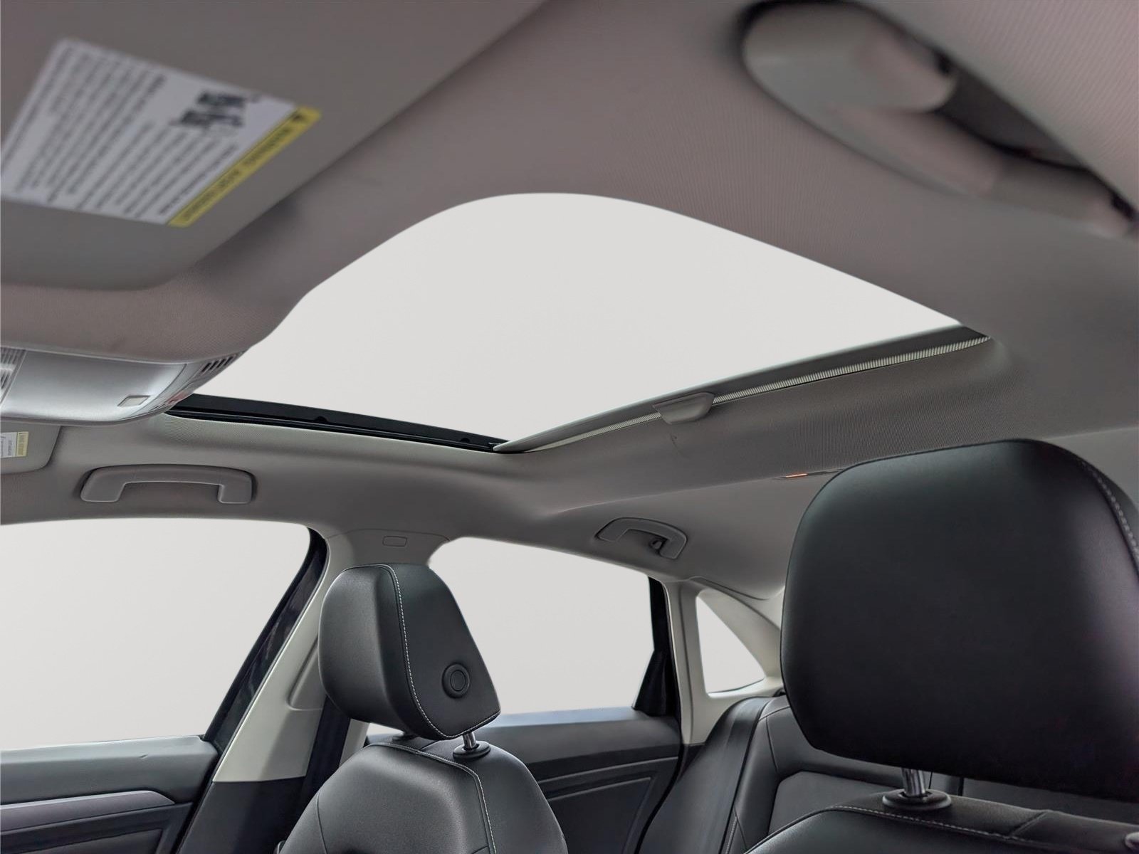 Used 2024 Volkswagen Jetta SE w/ Panoramic Sunroof Package FWD image 29