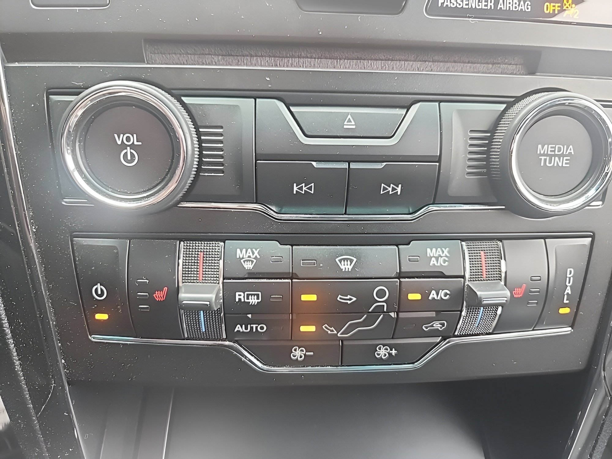 Used 2016 Ford Explorer XLT w/ Equipment Group 202A image 18