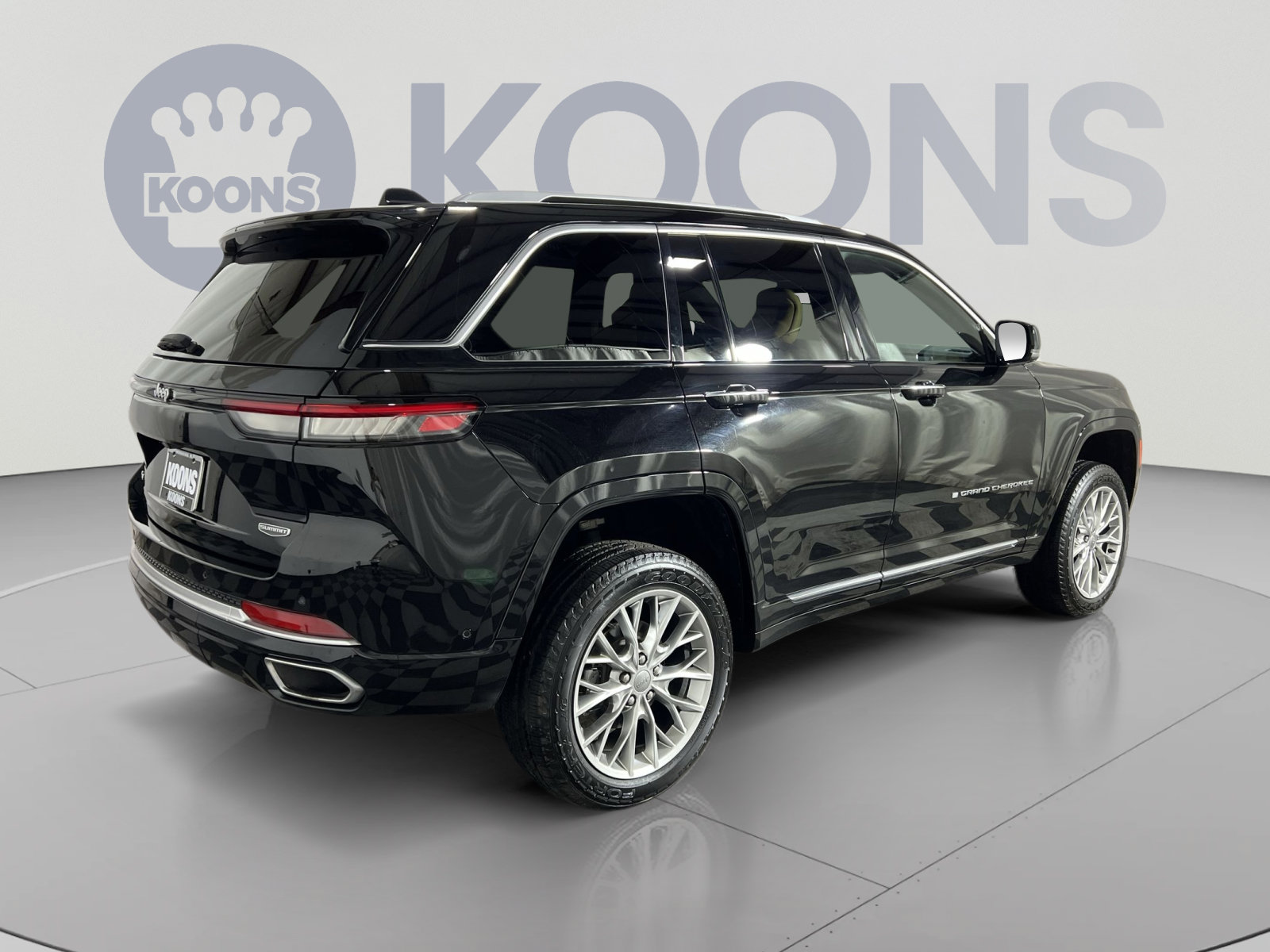 Used 2022 Jeep Grand Cherokee Summit AWD/4WD image 7