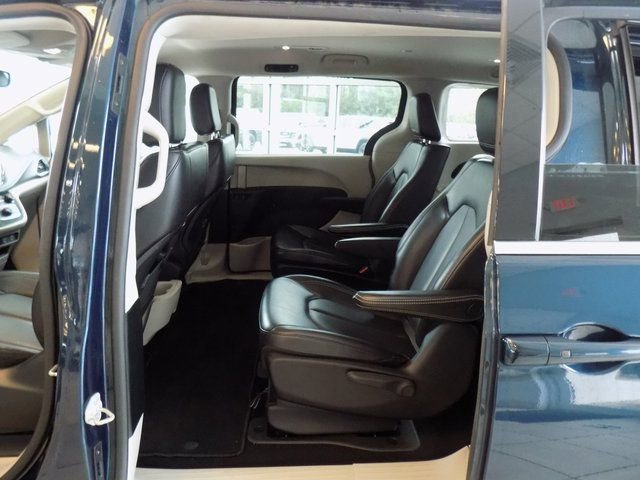 Used 2023 Chrysler Pacifica Touring-L FWD image 24