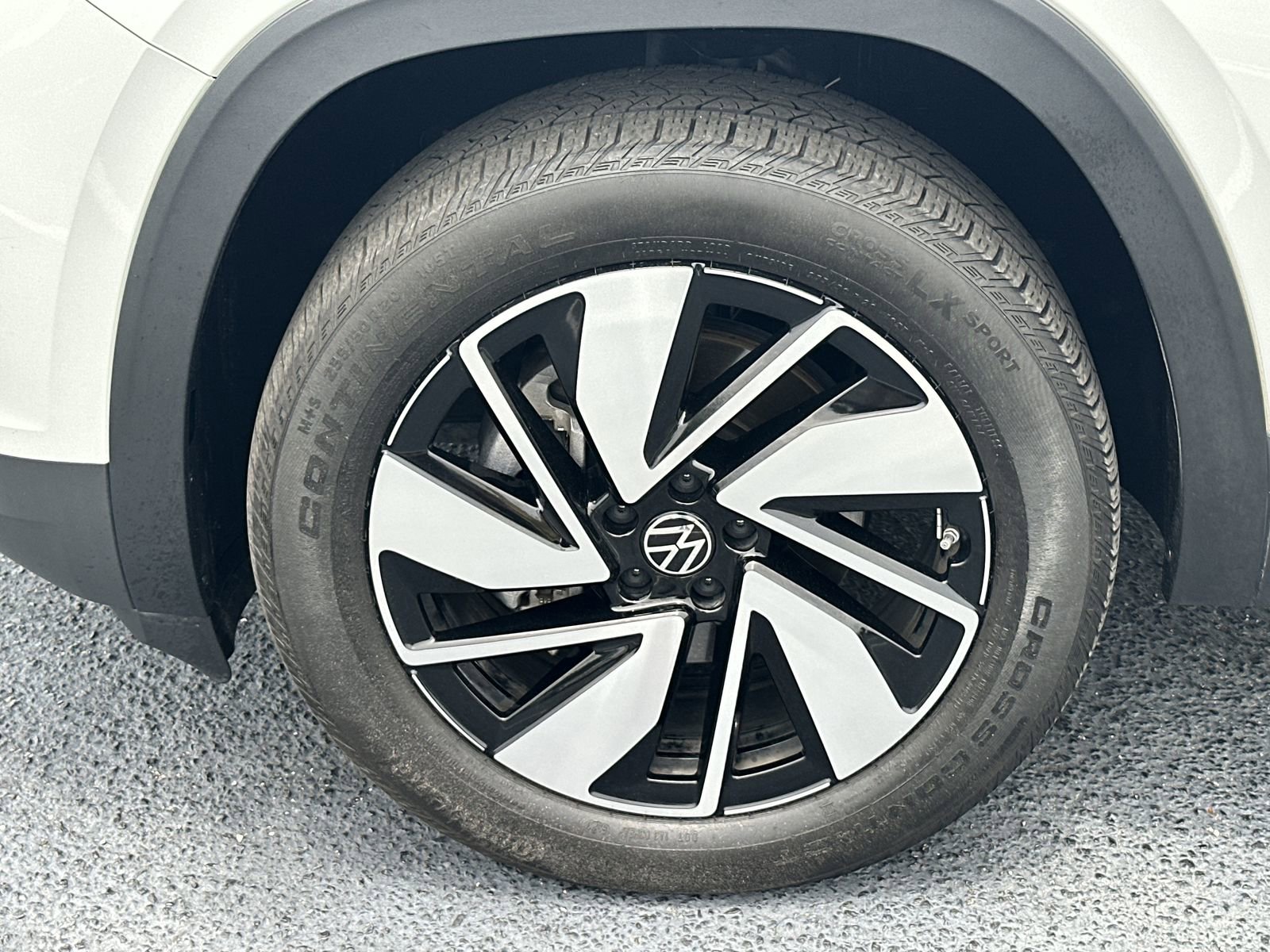 Used 2024 Volkswagen Atlas SE FWD image 13