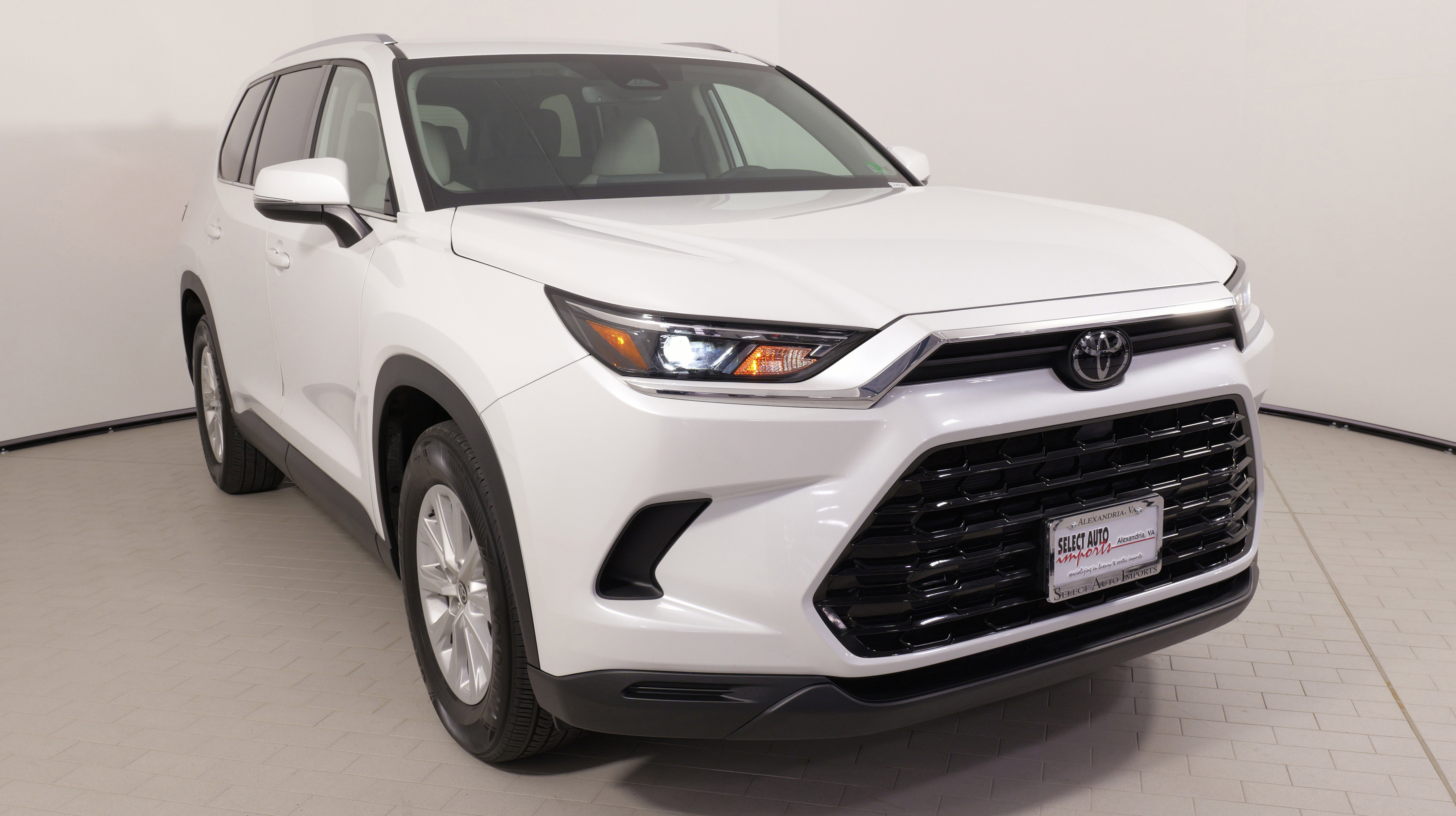 Used 2024 Toyota Grand Highlander XLE image 5