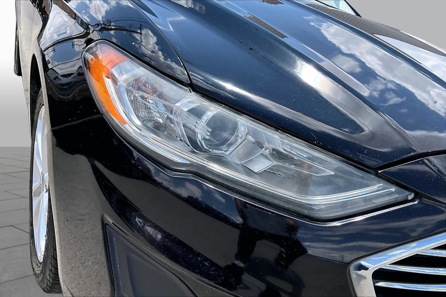 Used 2020 Ford Fusion SE FWD image 27