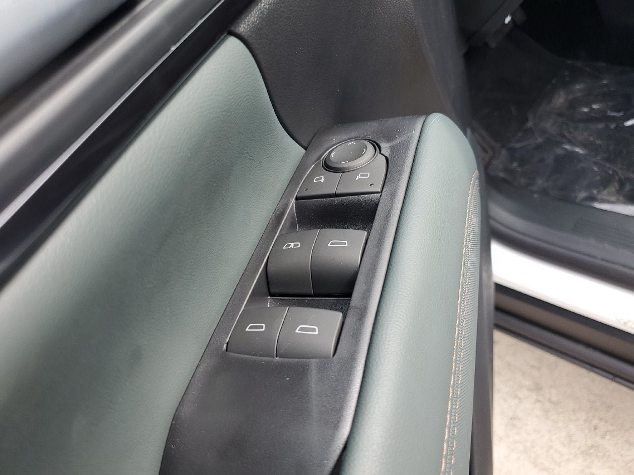 New 2027 GMC Terrain AT4 w/ Technology Package II AWD/4WD image 18
