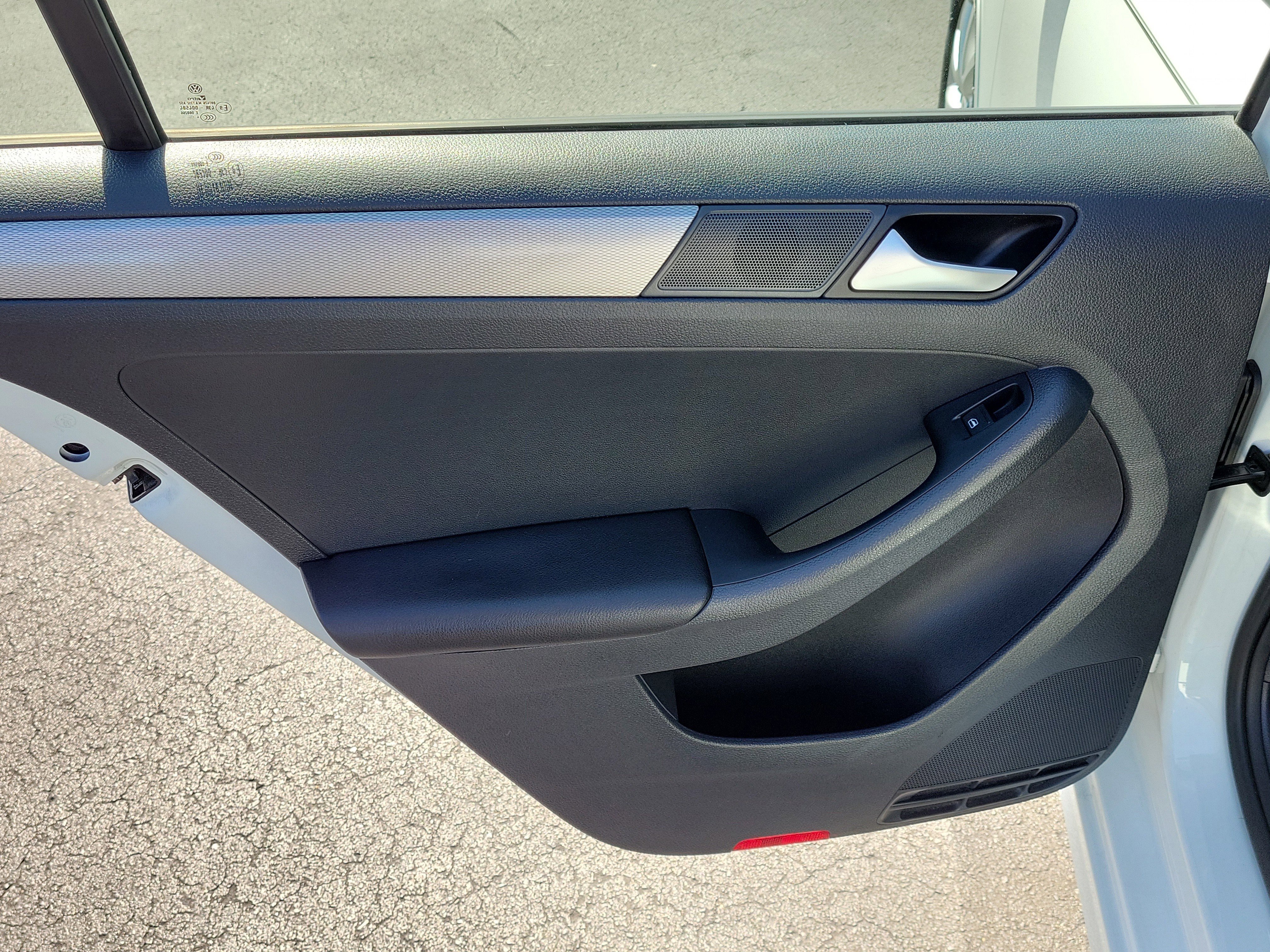 Used 2015 Volkswagen Jetta SE FWD image 9