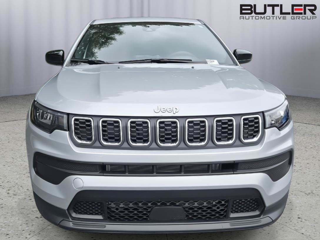 Used 2025 Jeep Compass Sport AWD/4WD image 2