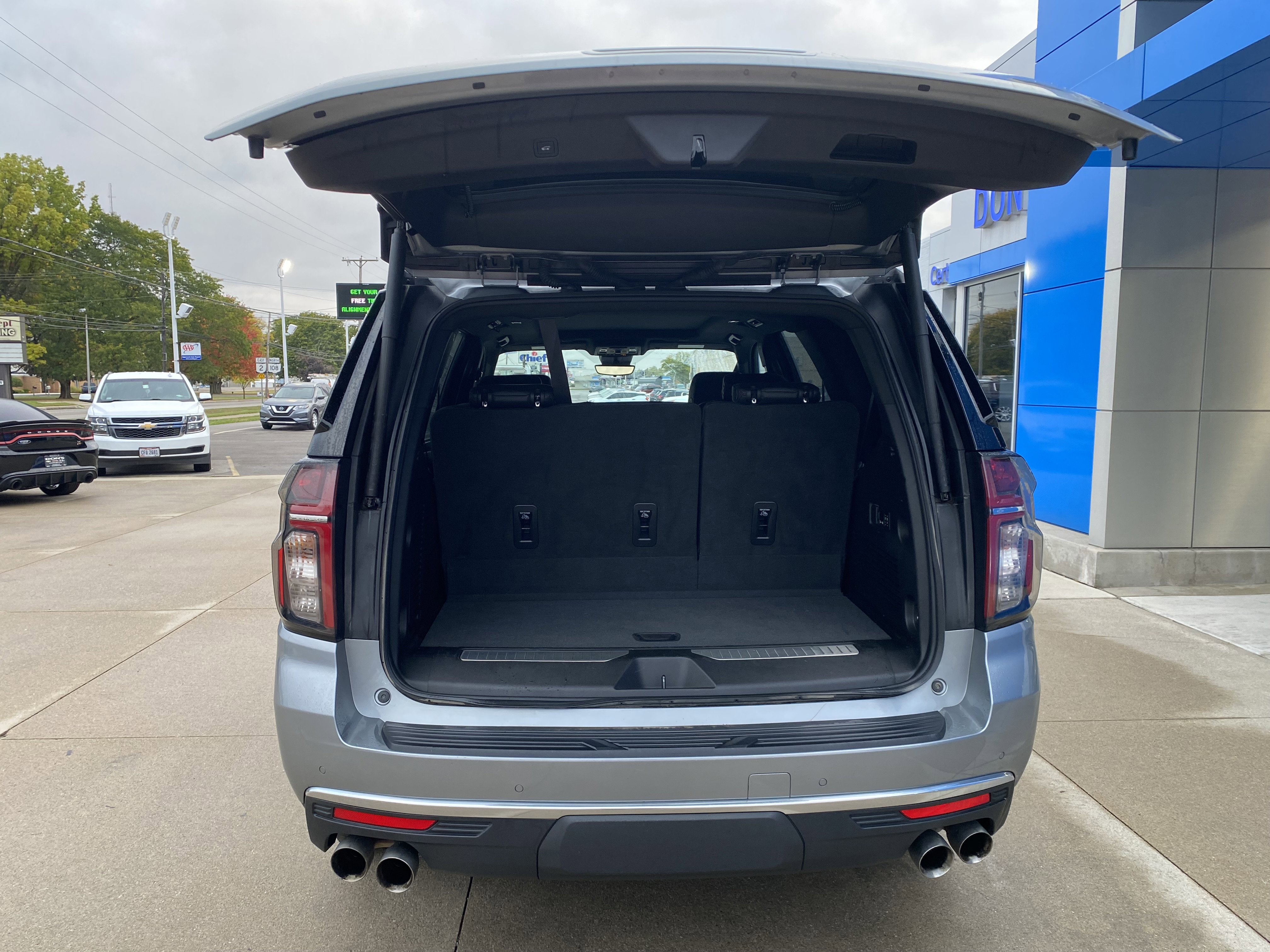 Used 2023 Chevrolet Tahoe High Country image 11