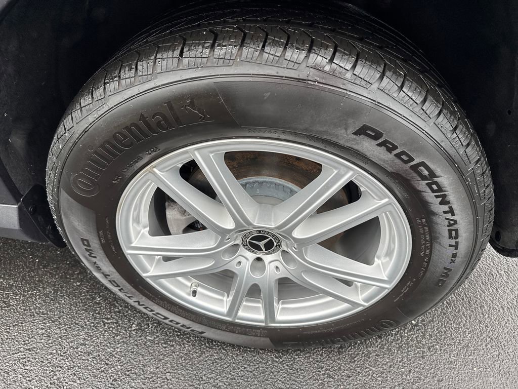 Used 2025 Mercedes-Benz GLC 300 4MATIC image 33