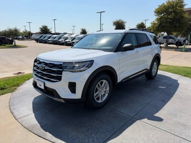 Certified 2025 Ford Explorer Active RWD image 3