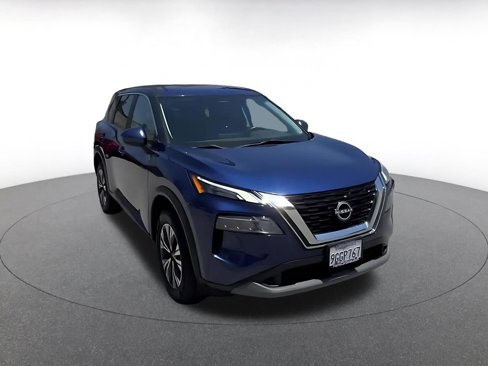 Used 2023 Nissan Rogue SV FWD image 3