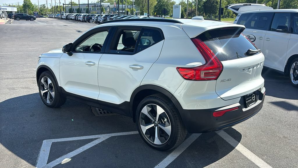 Certified 2026 Volvo XC40 B5 Plus AWD/4WD image 4
