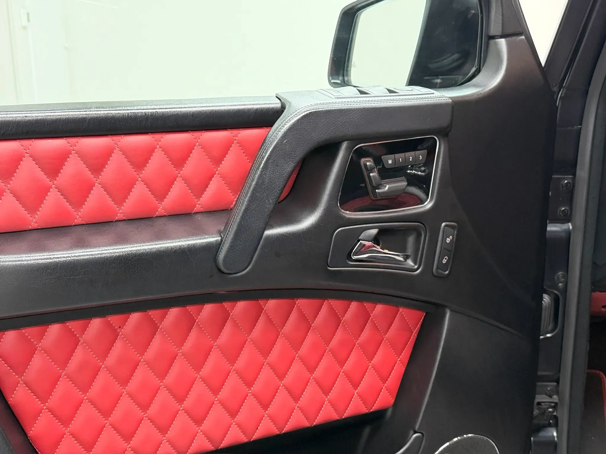 Used 2014 Mercedes-Benz G 63 AMG 4MATIC image 33