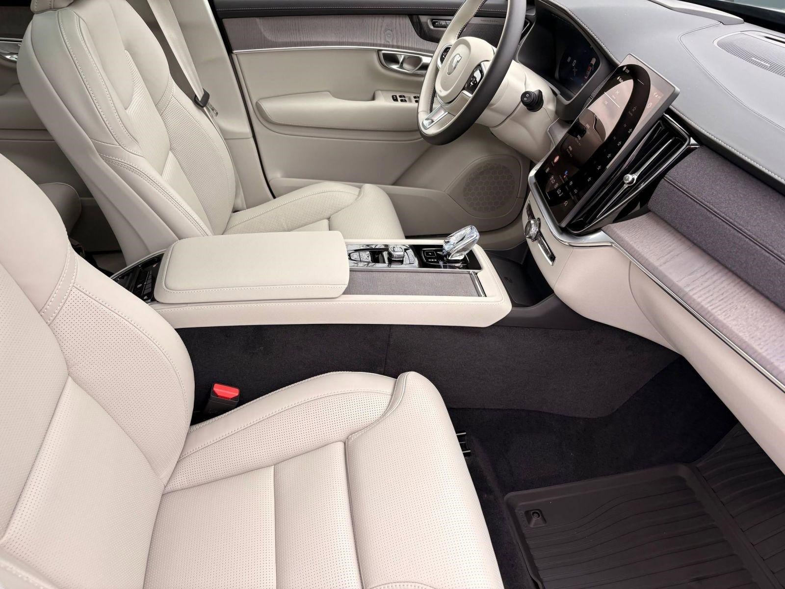 New 2026 Volvo XC90 B6 Ultra w/ Protection Package image 30