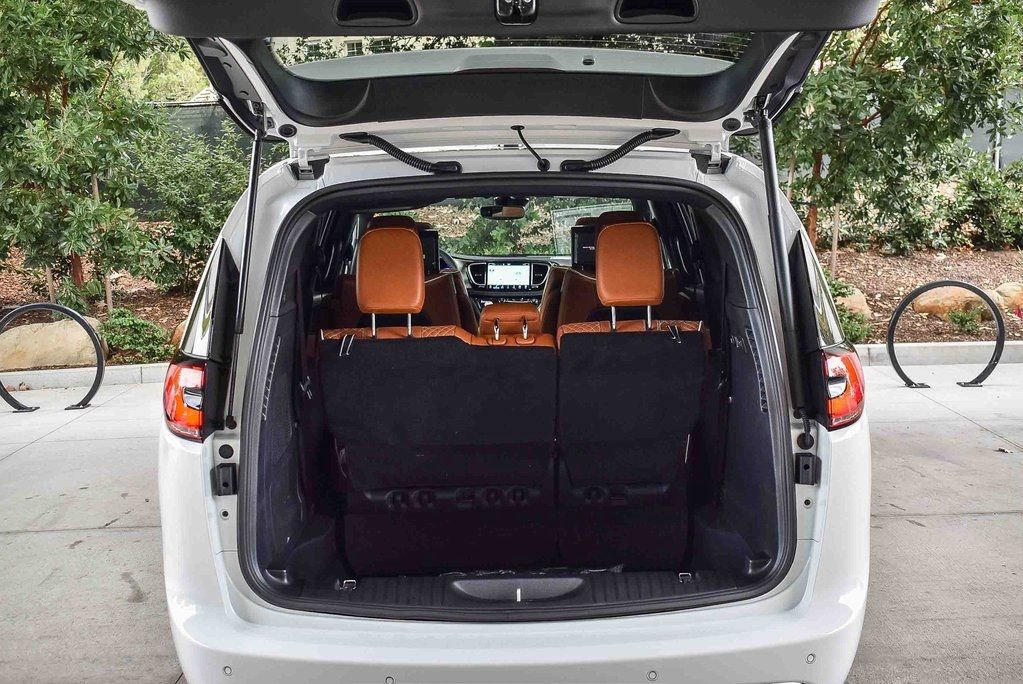 New 2026 Chrysler Pacifica Pinnacle w/ Trailer Tow Group image 26