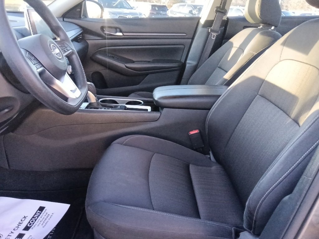 Used 2024 Nissan Altima 2.5 SV image 14