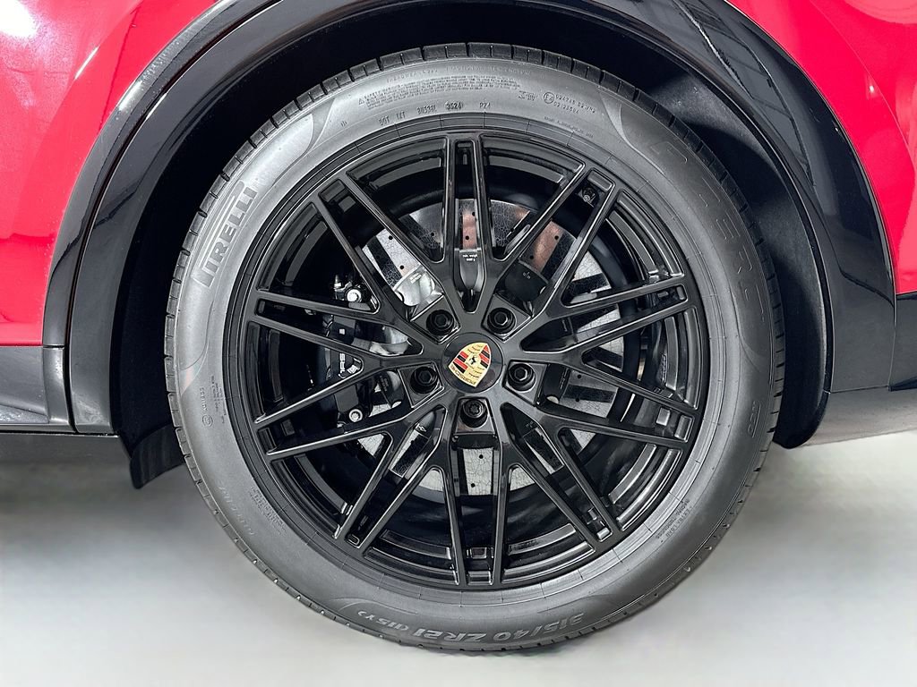 Used 2025 Porsche Cayenne GTS image 33