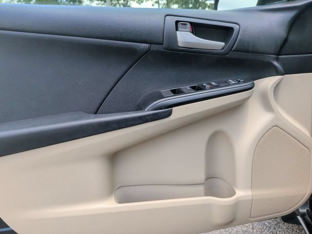 Used 2012 Toyota Camry LE FWD image 12