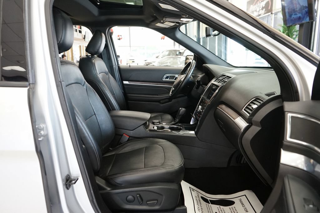 Used 2019 Ford Explorer Limited w/ Class III Trailer Tow Package AWD/4WD image 45