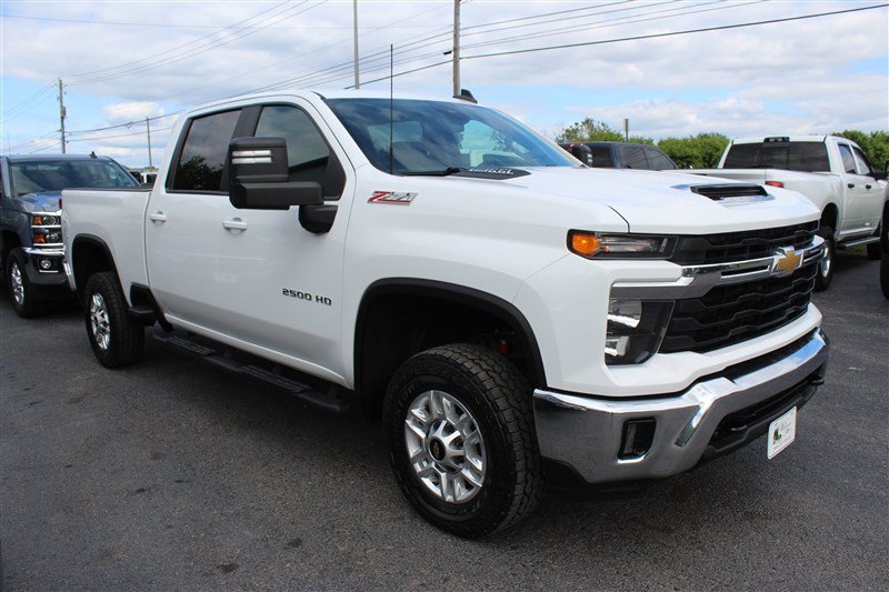 Used 2024 Chevrolet Silverado 2500 LT w/ Convenience Package AWD/4WD image 8