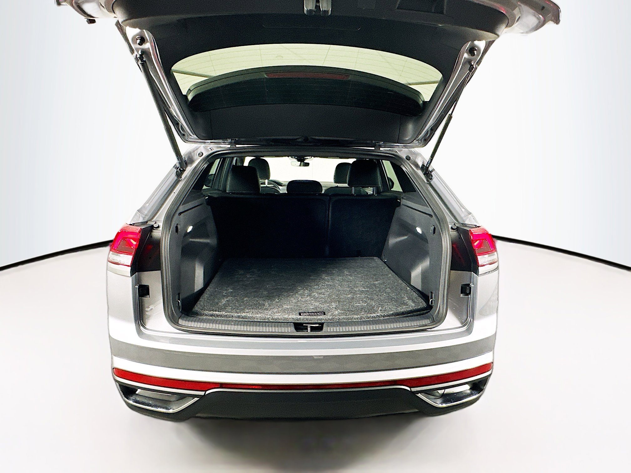 Used 2025 Volkswagen Atlas Cross Sport SE FWD image 28