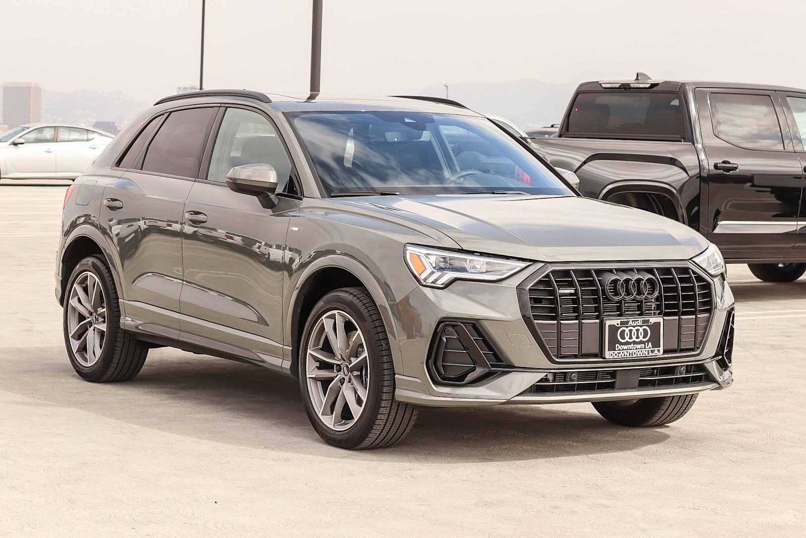 Used 2025 Audi Q3 2.0T Premium w/ Convenience Package AWD/4WD image 3