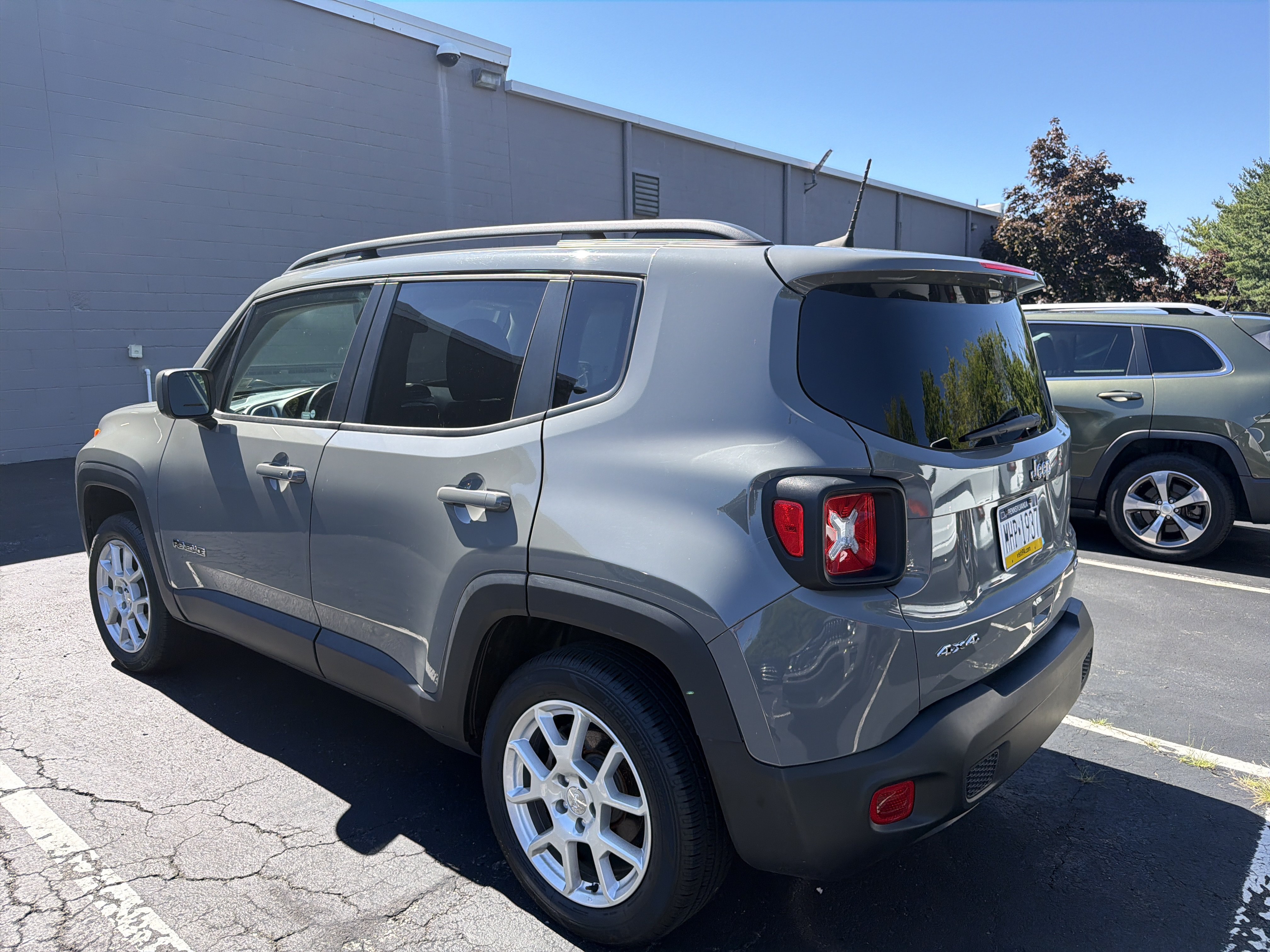 Used 2020 Jeep Renegade Latitude w/ Cold Weather Group AWD/4WD image 5