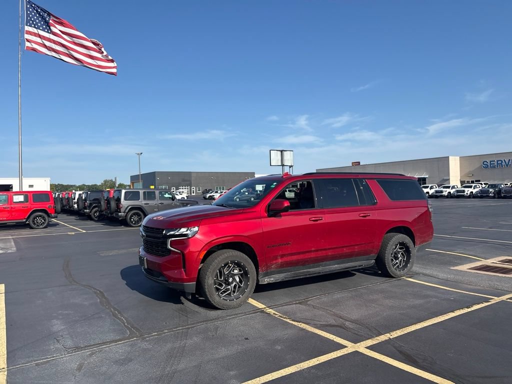Used 2023 Chevrolet Suburban RST AWD/4WD image 3
