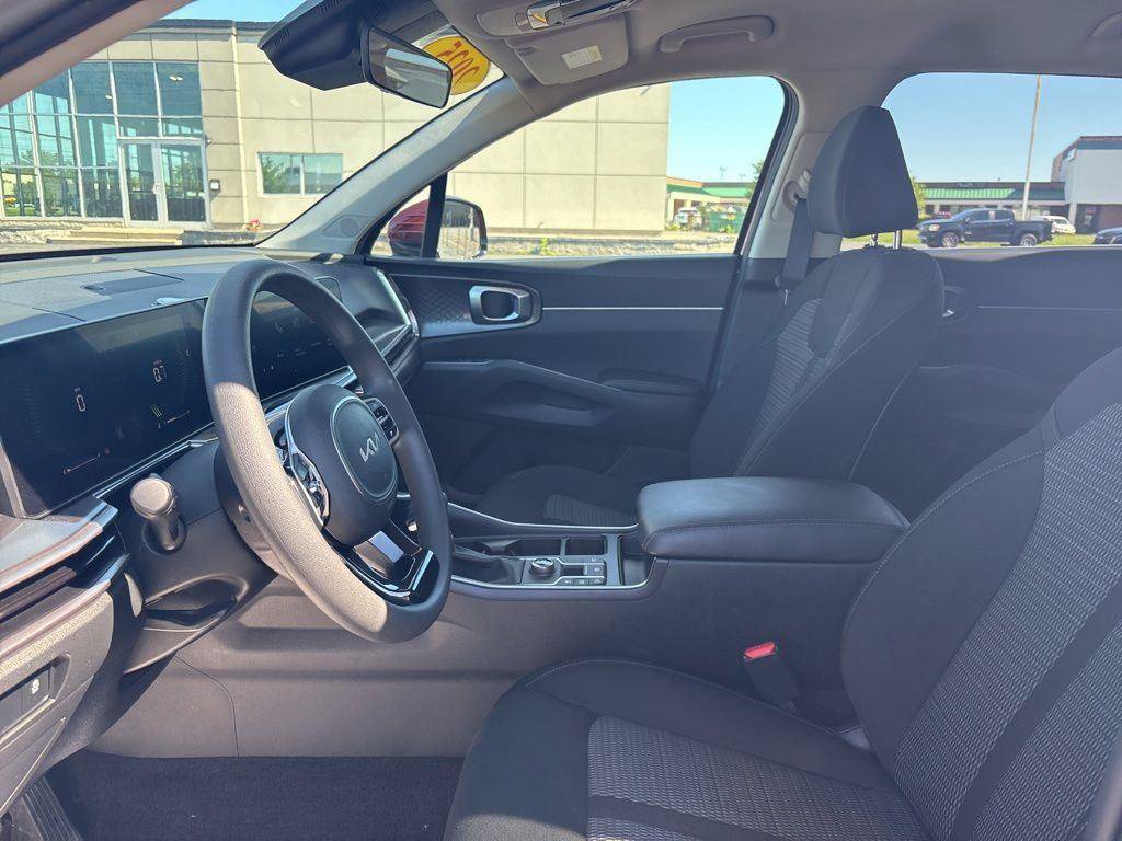 Used 2025 Kia Sorento LX FWD image 32