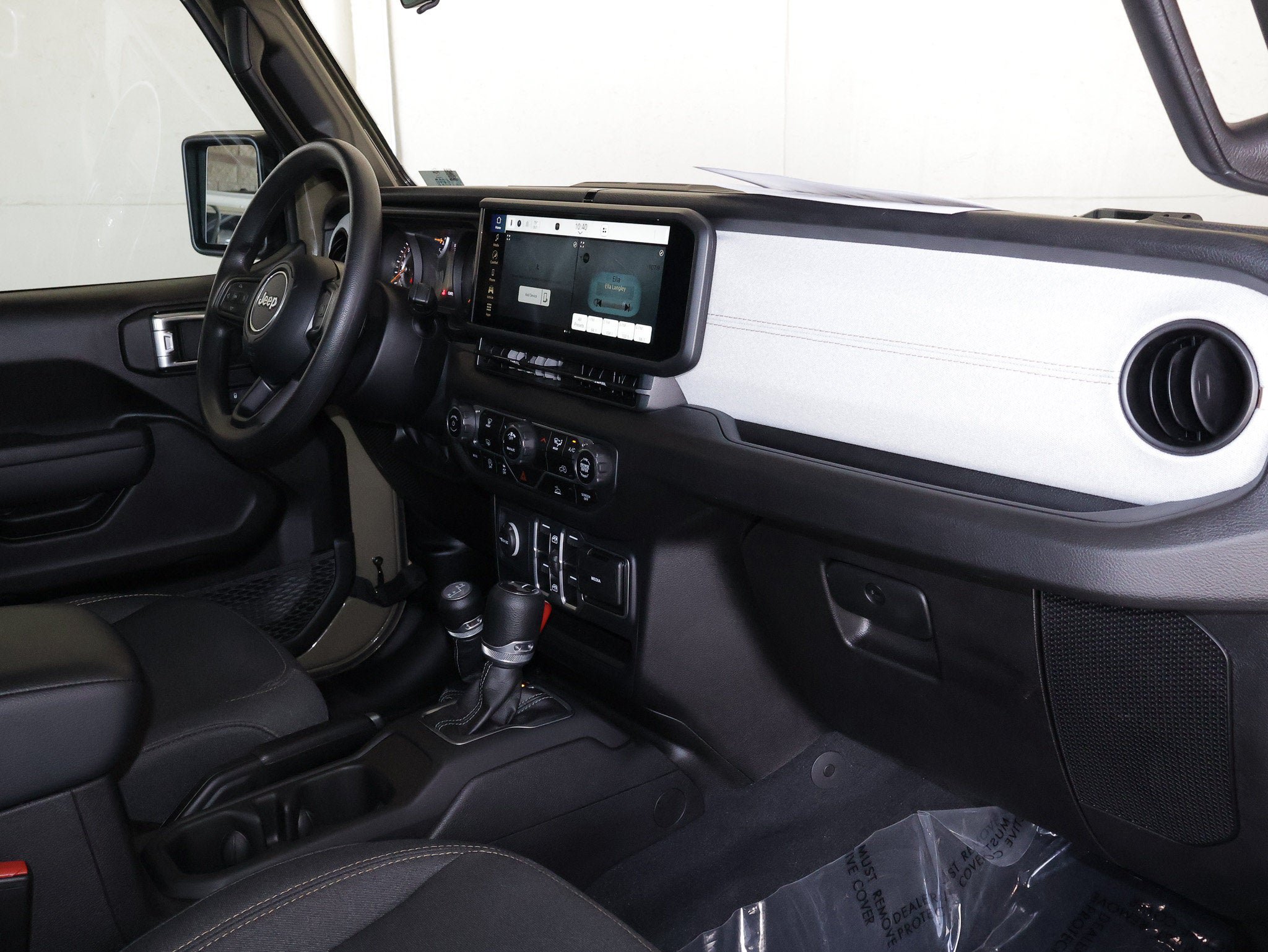 Used 2025 Jeep Wrangler Unlimited Sport AWD/4WD image 39