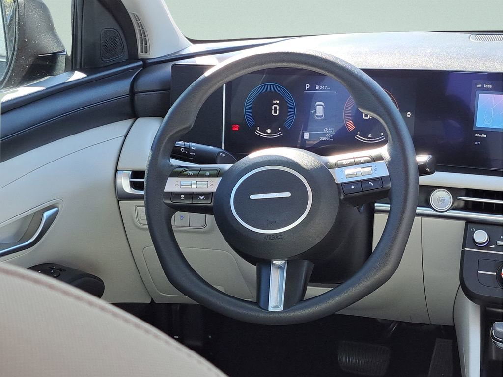 Used 2025 Hyundai Tucson SE image 12
