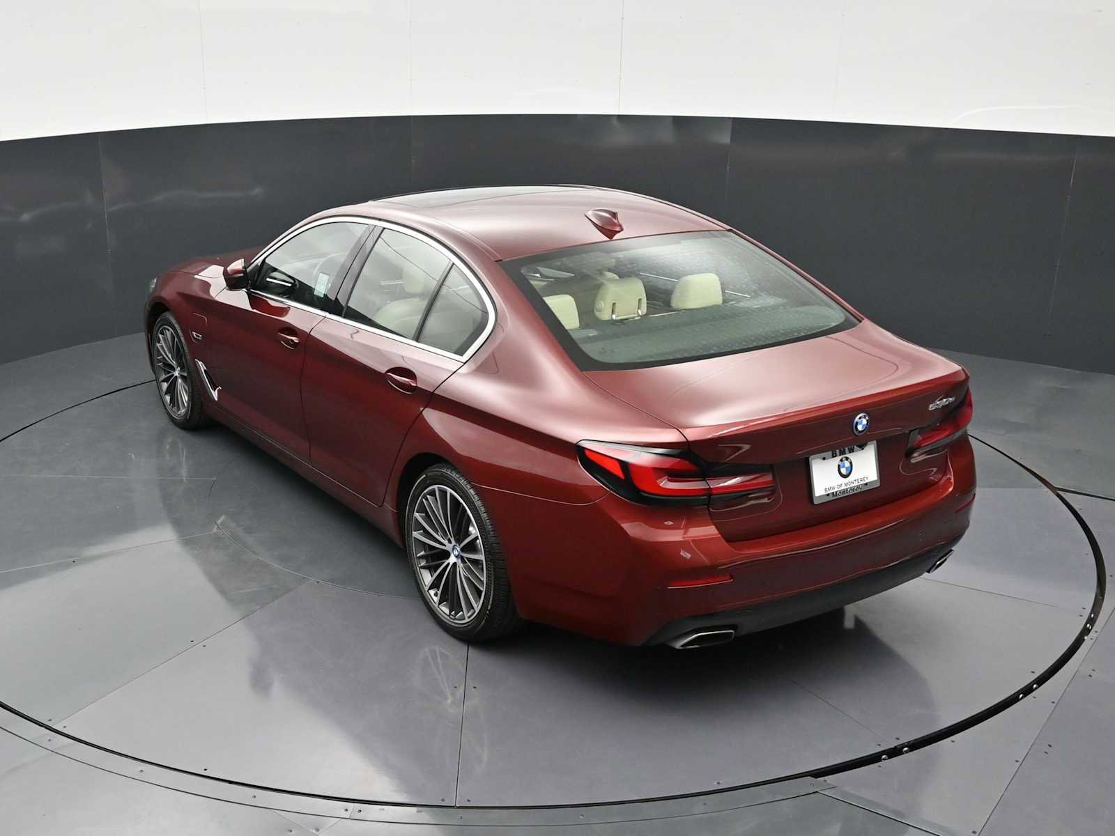 Used 2023 BMW 530e w/ Premium Package image 21