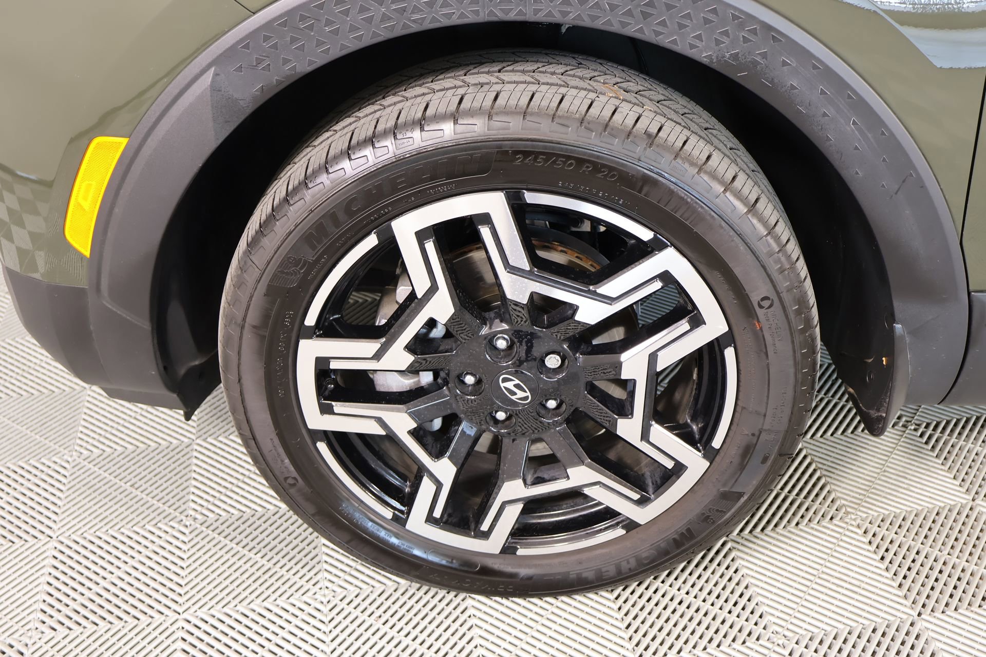 Certified 2025 Hyundai Santa Cruz Limited image 19