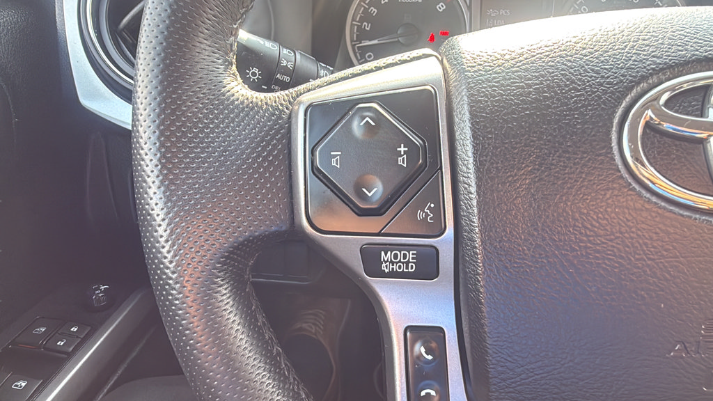 Used 2021 Toyota Tacoma SR5 AWD/4WD image 15