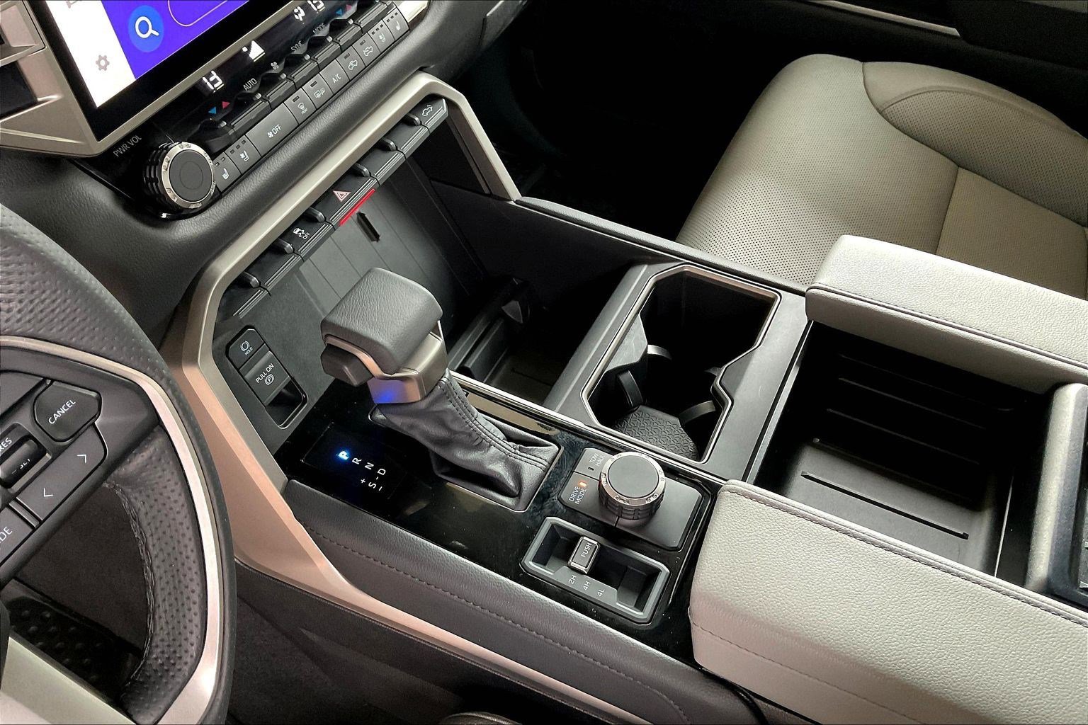 Used 2025 Toyota Tundra Limited AWD/4WD image 19