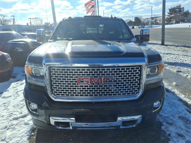 Used 2017 GMC Sierra 2500 Denali image 2