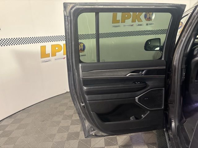 Used 2024 Jeep Wagoneer L Series II w/ Flexible Seating Group AWD/4WD image 31