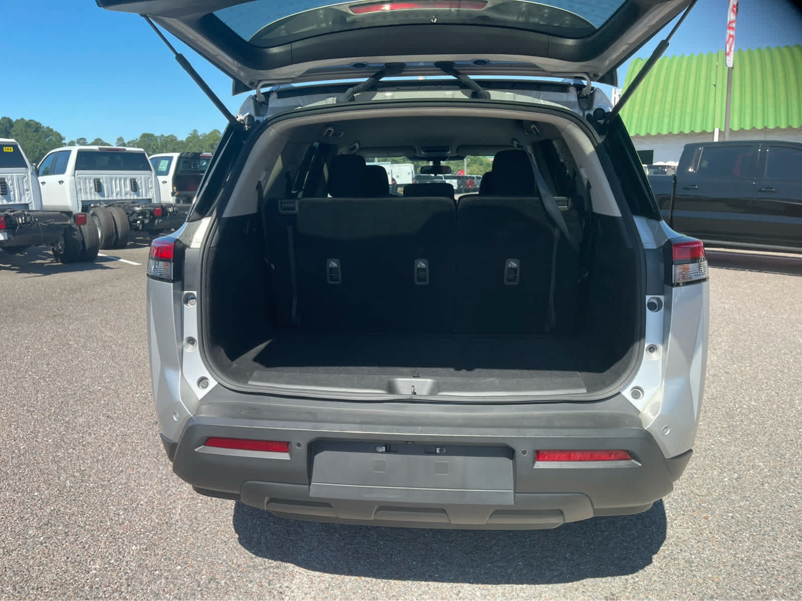 Used 2024 Nissan Pathfinder SV FWD image 22
