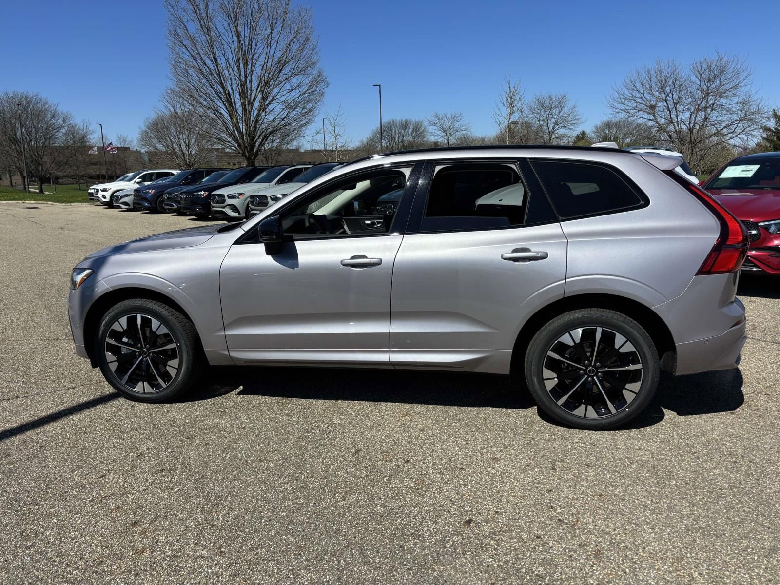 New 2026 Volvo XC60 B5 Plus AWD/4WD image 8