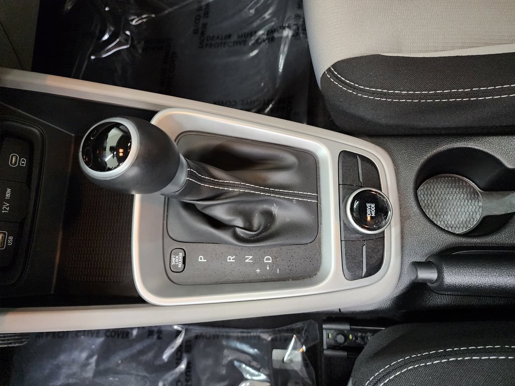 Used 2023 Hyundai Venue SEL w/ Cargo Package FWD image 19