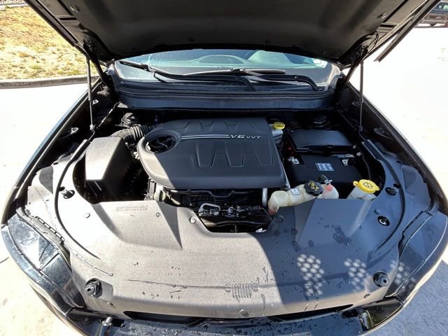 Used 2019 Jeep Cherokee Limited w/ Technology Group image 35