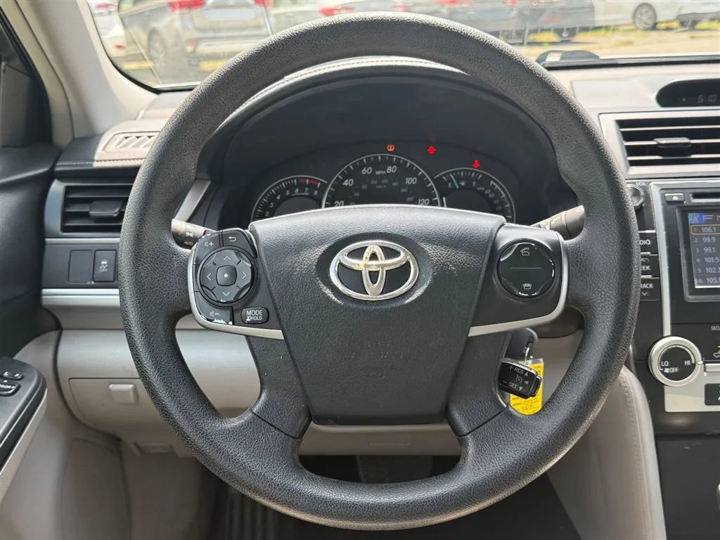 Used 2012 Toyota Camry LE FWD image 10