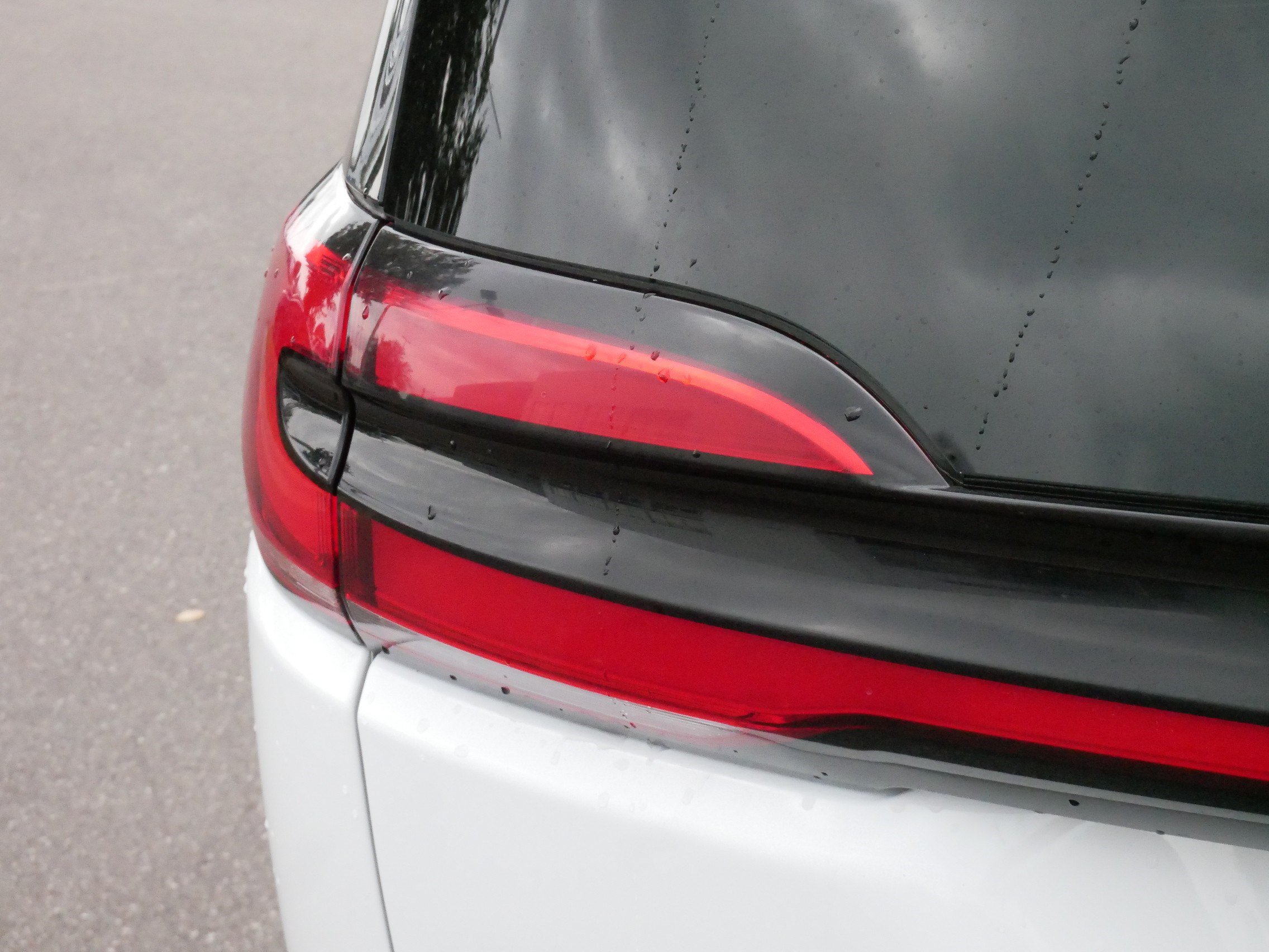 Used 2024 Chrysler Pacifica Limited FWD image 17