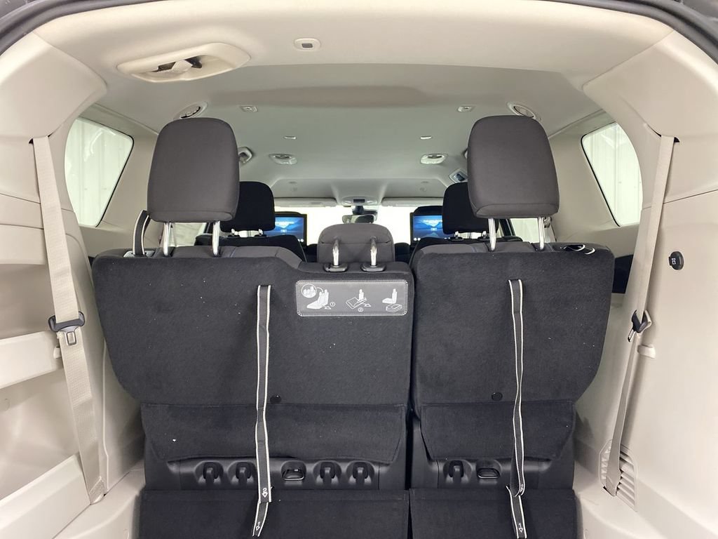 Used 2021 Chrysler Pacifica Touring w/ Uconnect Theater Family Group FWD image 22