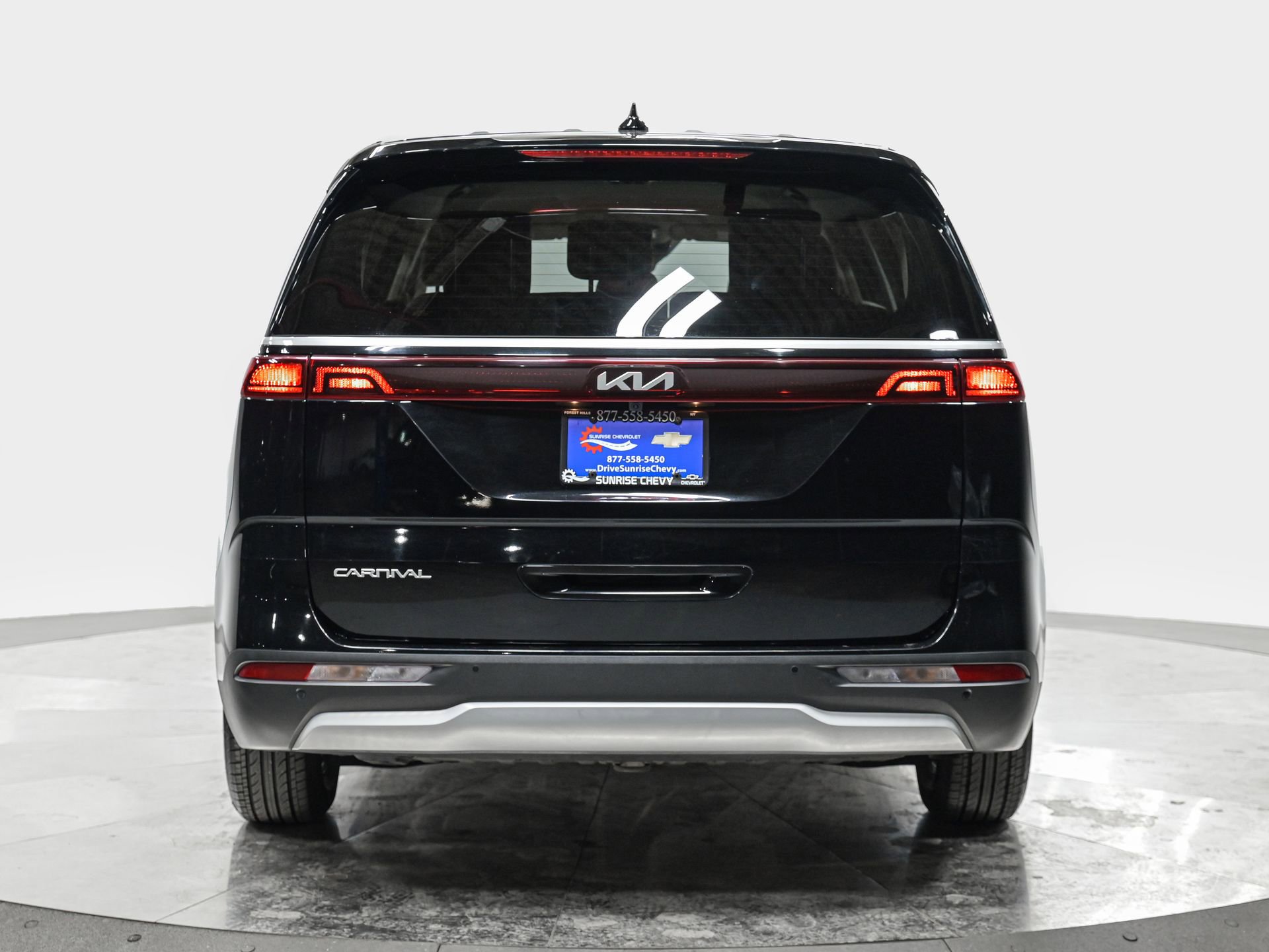 Used 2023 Kia Carnival LX image 5