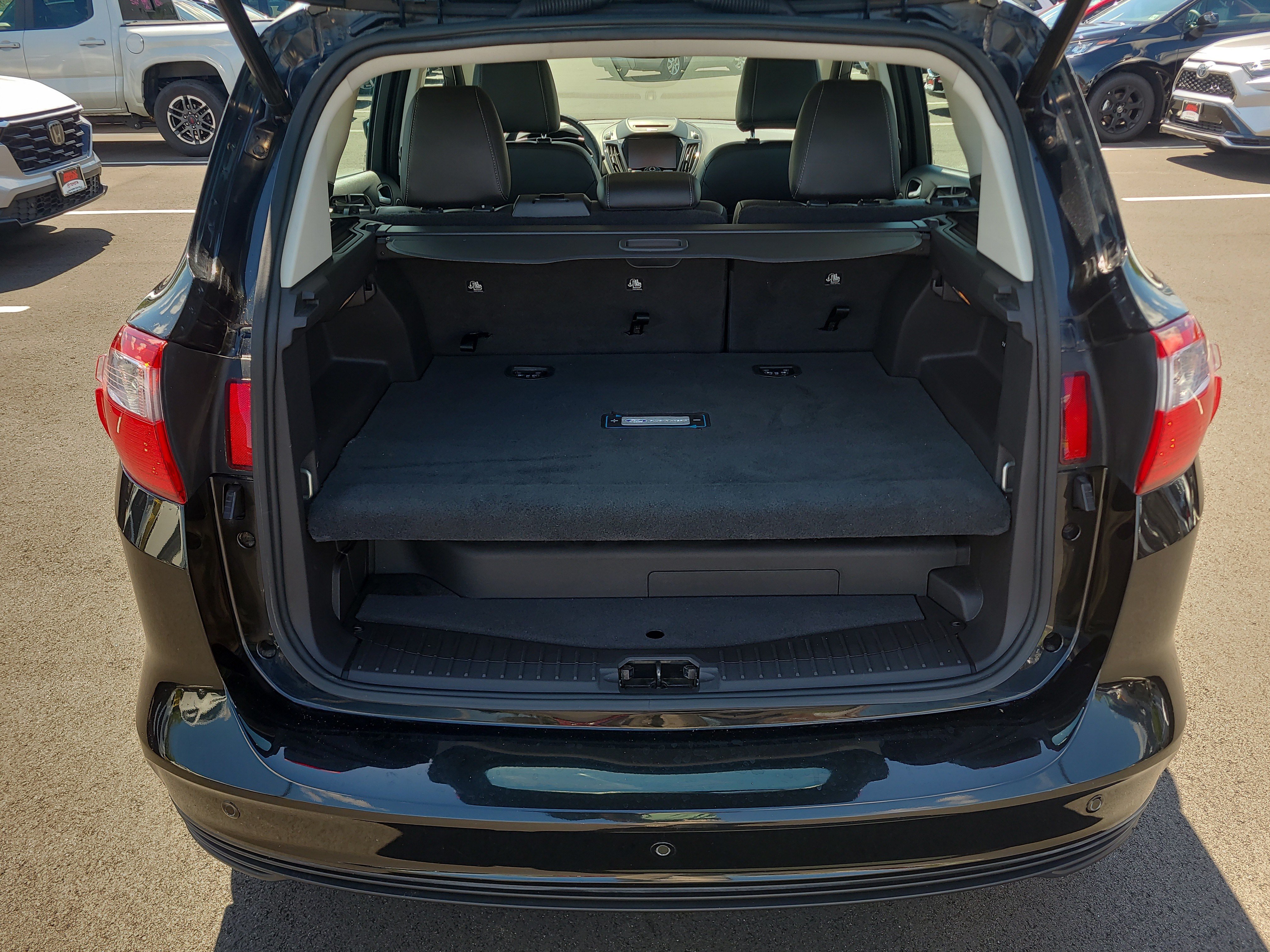 Used 2015 Ford C-MAX Energi SEL w/ Equipment Group 302A FWD image 29