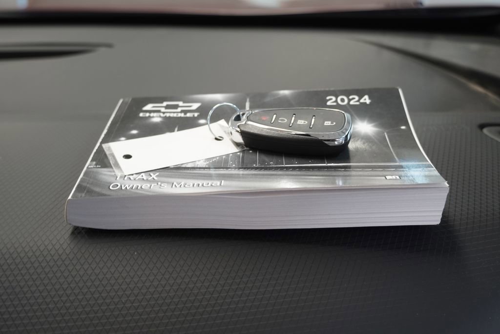 Used 2024 Chevrolet Trax RS w/ Driver Confidence Package image 36