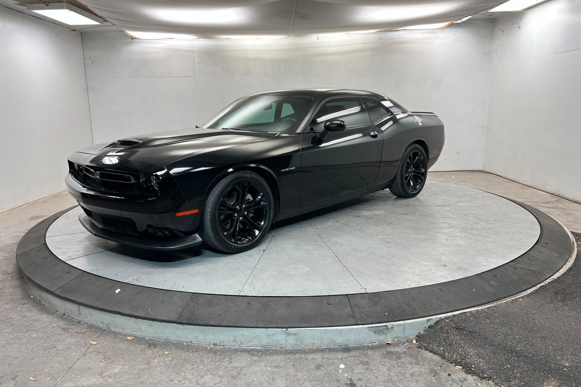 Certified 2022 Dodge Challenger R/T image 1