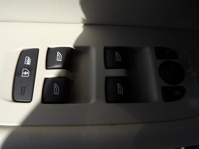 Certified 2023 Volvo XC60 T8 Ultimate w/ Climate Package image 11