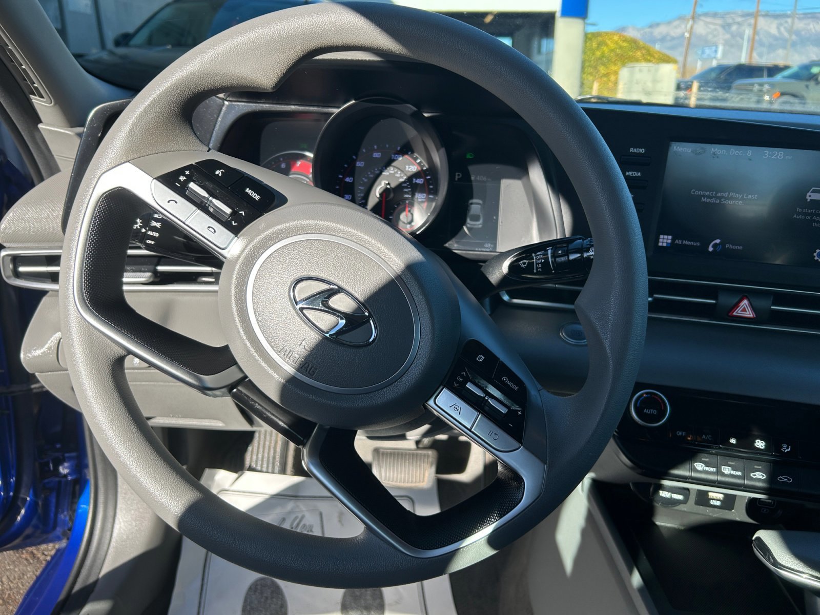 Used 2022 Hyundai Elantra SEL image 18